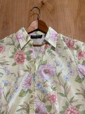 Women’s Vintage Floral Eyelet Button-Up Shirt Blouse Cream Pink & Green